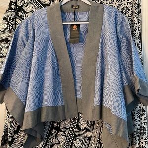 VERY CHIC WEAVED SHORT CROPPED JACKET WITH GREY BORDER AND BLUE &WHITE PATTERN